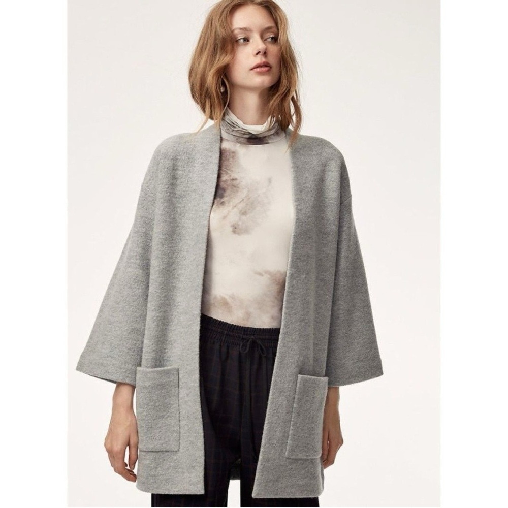 Wilfred Aritzia Brullon Sweater Jacket in Light Beige Size Small (fits medium)